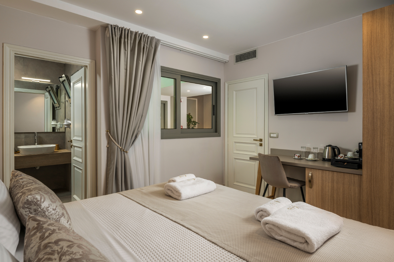 Suite with two bedrooms and internal view